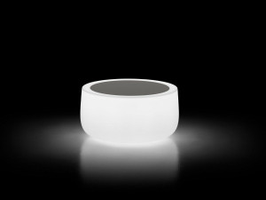 Яркий круглый садовый столик