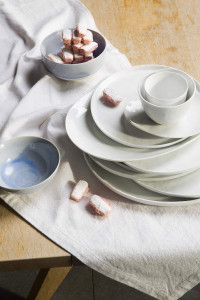 Фарфоровая плоская круглая сервировочная тарелка