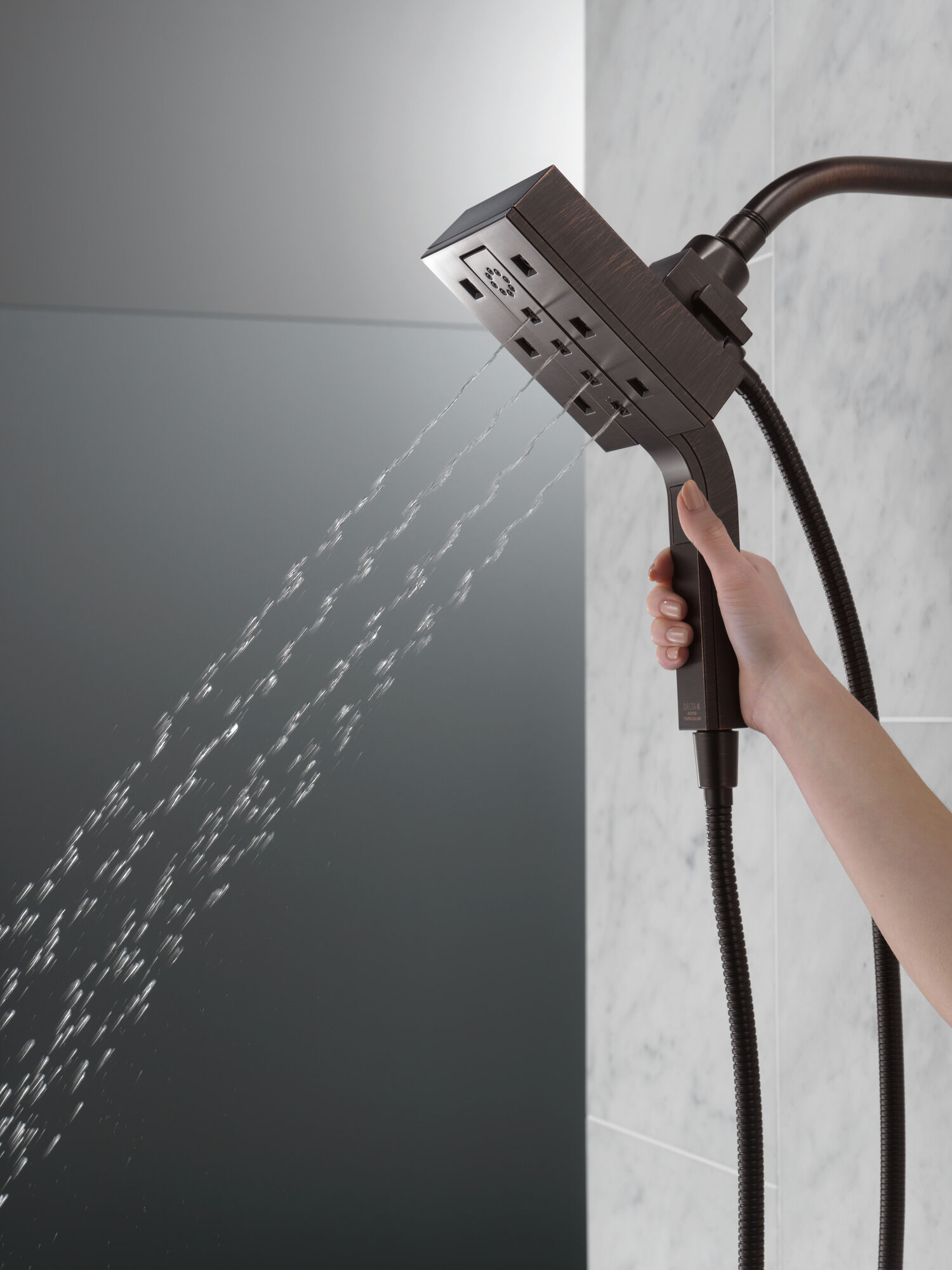 58473-RB H2Okinetic® In2ition® Душ два в одном с 4 настройками Delta Faucet Universal Showering Венецианская бронза  - Вид №1