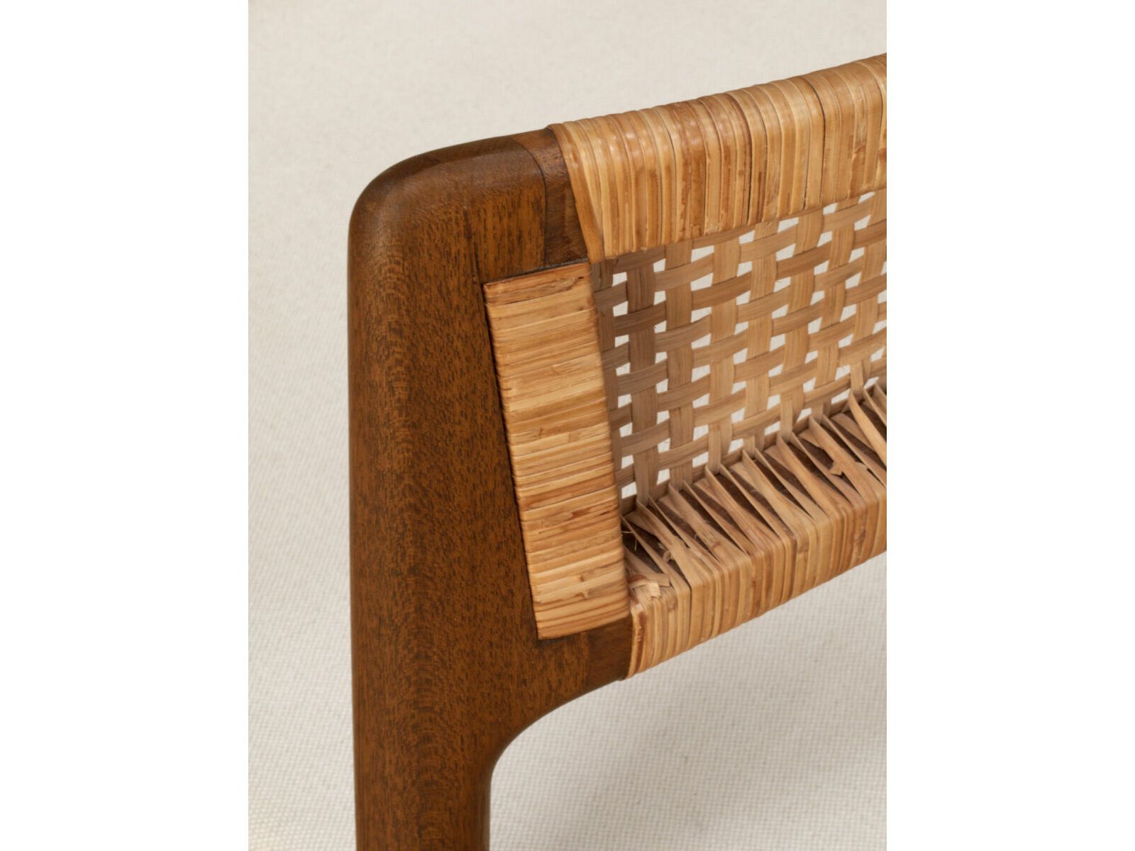 Мягкий стул из тикового дерева Phantom Hands Tangāli ARCH-00042099 - Вид №5