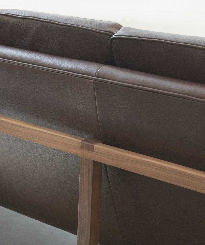 BassamFellows 3-х местный кожаный диван Wood frame lounge Cb-53 - Вид №2