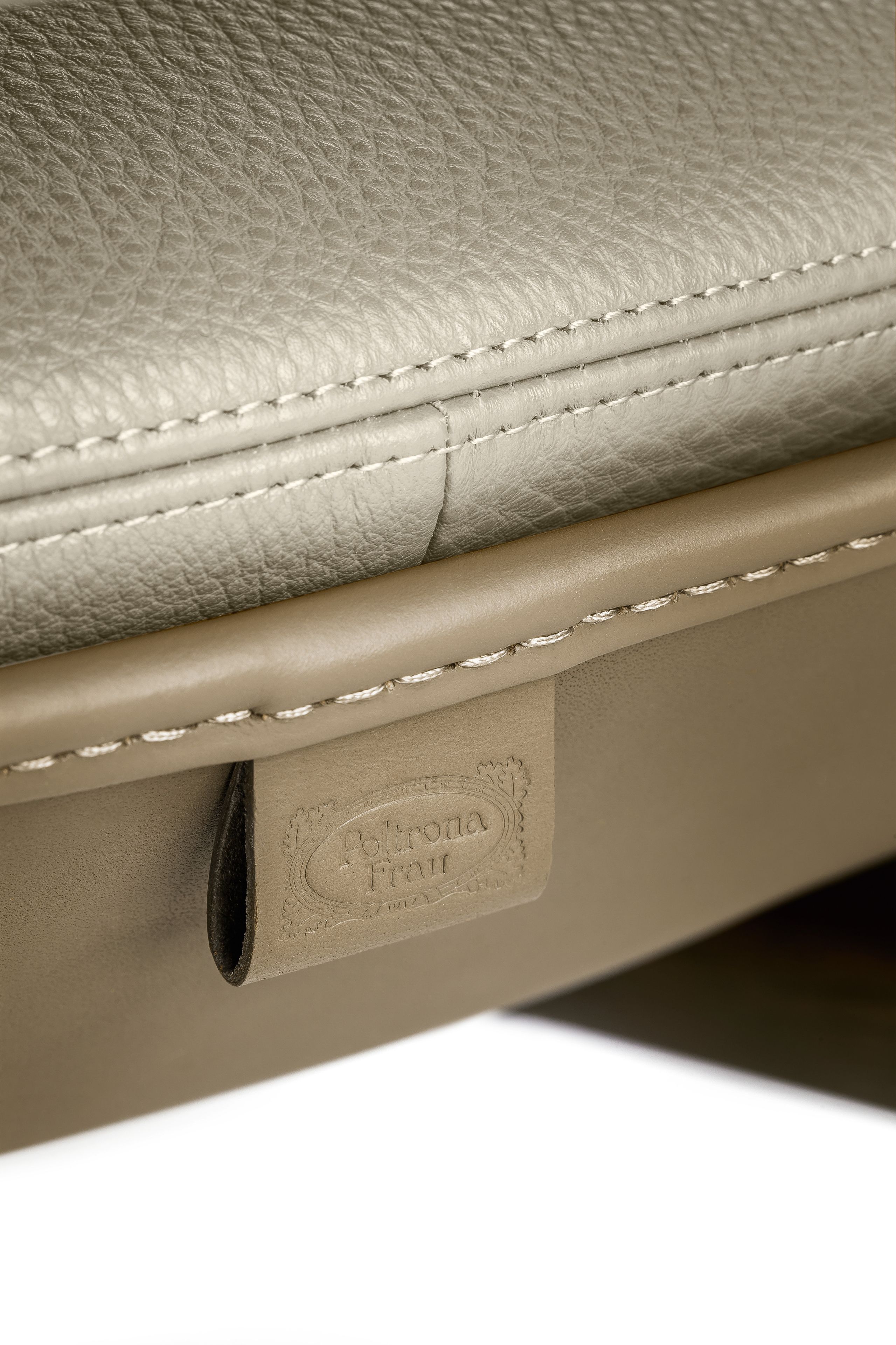 Кожаное кресло с подлокотниками Poltrona Frau коллекция-диваны и кресла ARCH-00115103 - Вид №13