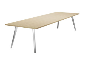 Деревянный прямоугольный стол