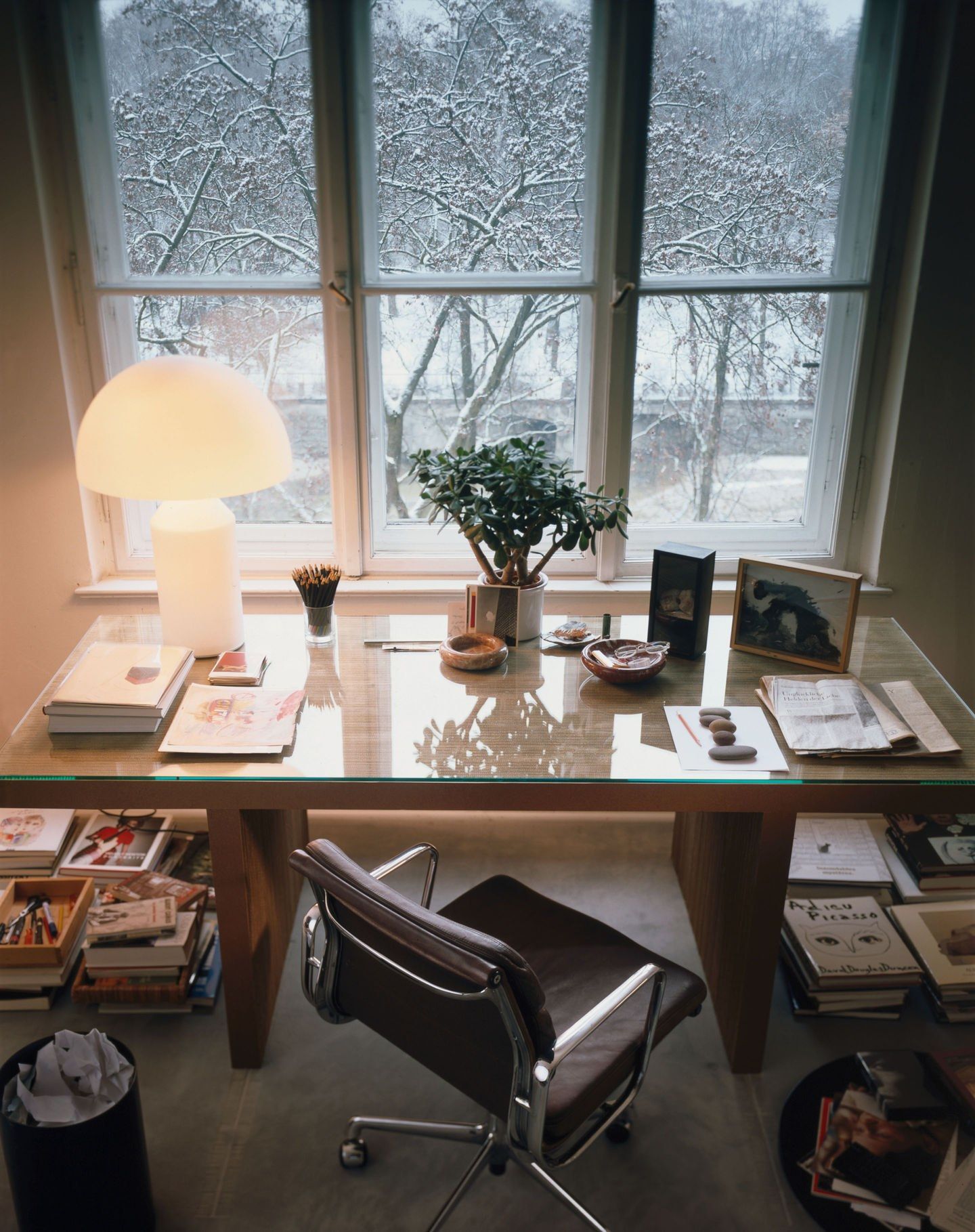 Кожаный стул с подлокотниками VITRA Eames Soft Pad Group ARCH-00088842 - Вид №7