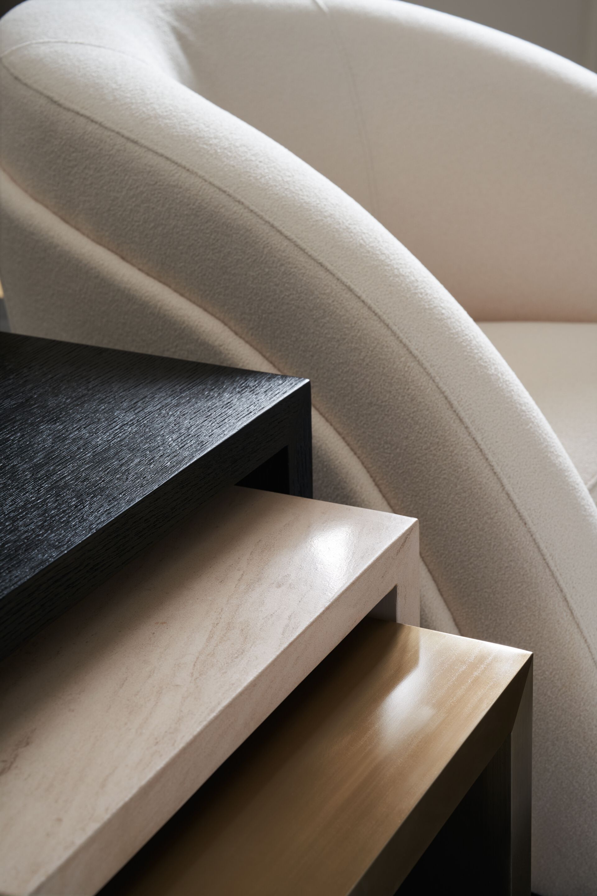 Деревянный прямоугольный штабелируемый журнальный столик Caracole CONTRAST ARCH-00004928 - Вид №1