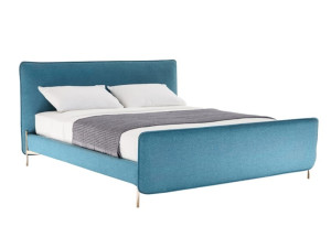 Двуспальная кровать с мягким изголовьем