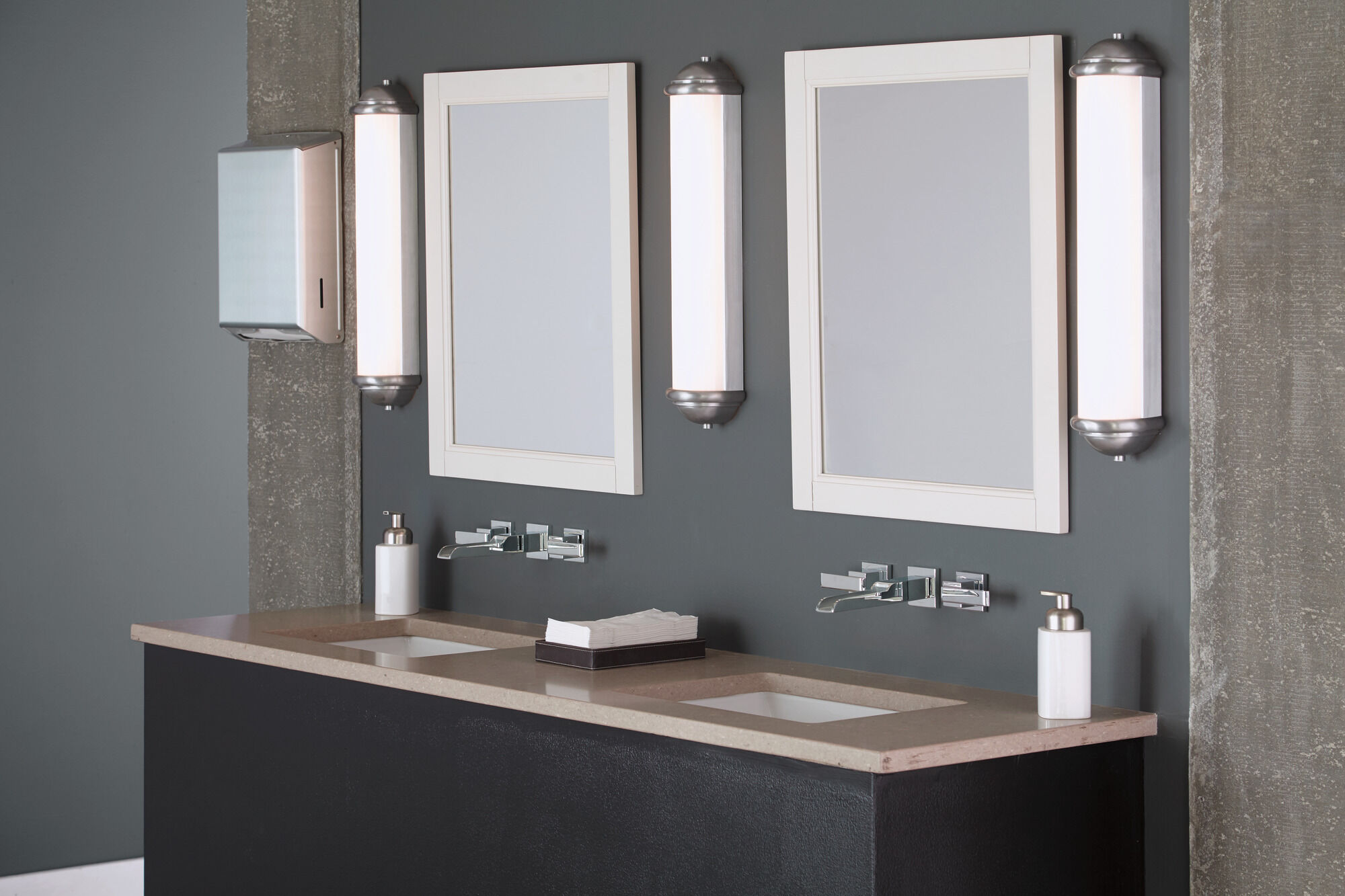 Две ручки для настенного монтажа с каналом для ванной комнаты Delta Faucet Ara T3568LF-WL - Вид №2