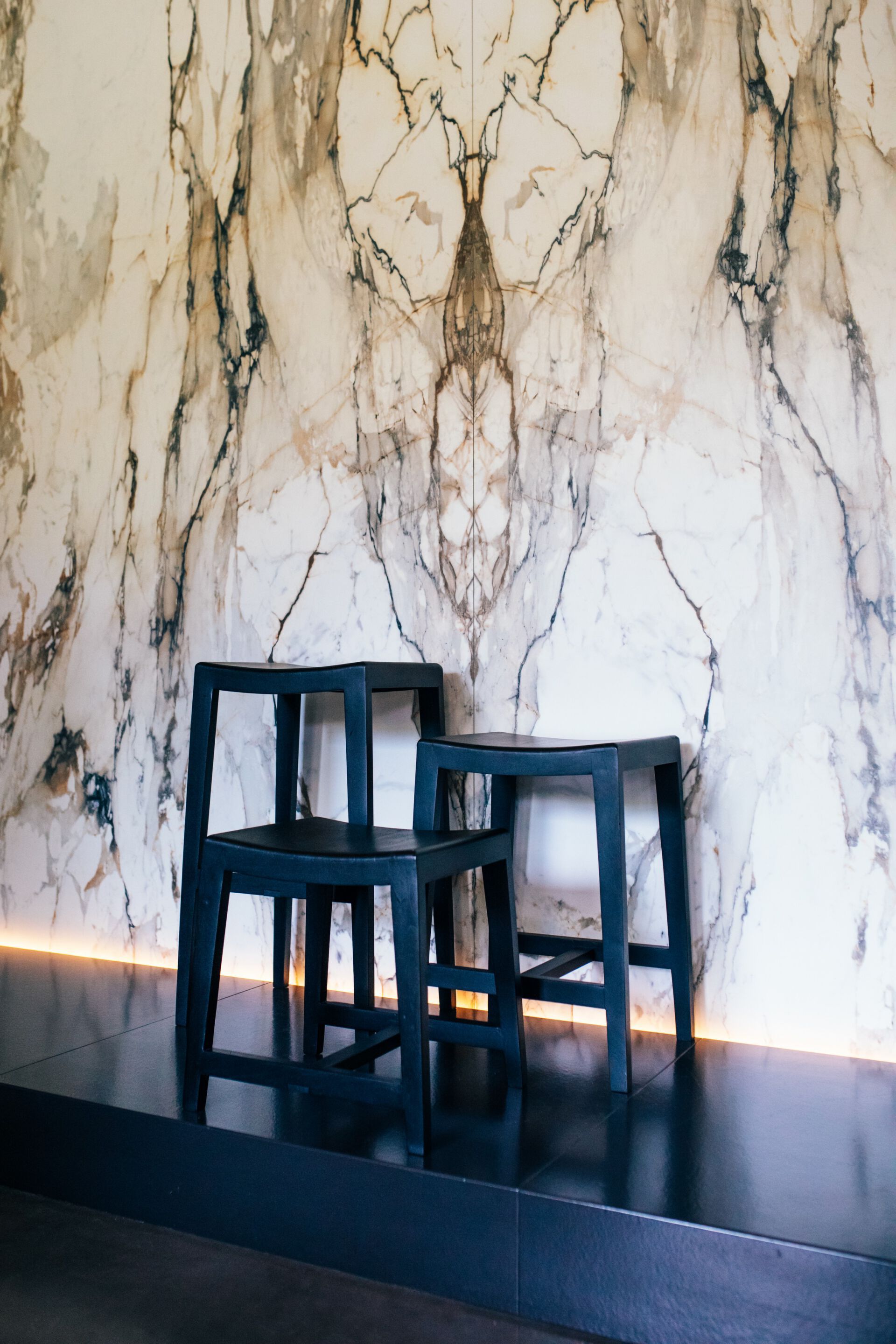 Высокий барный стул из манго с подставкой для ног POMAX KENT ARCH-00101714 - Вид №7