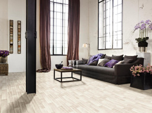 Нескользящий виниловый пол с эффектом дерева