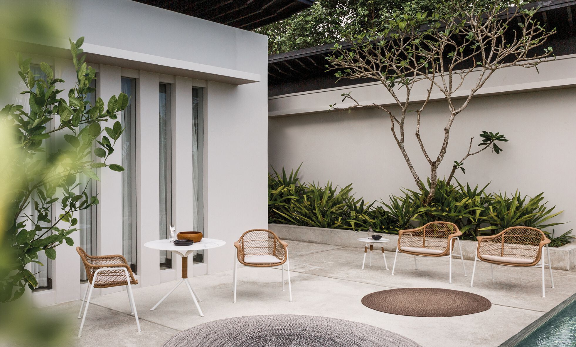 Плетеный садовый стул с подлокотниками Gloster свежий ARCH-00132630 - Вид №1