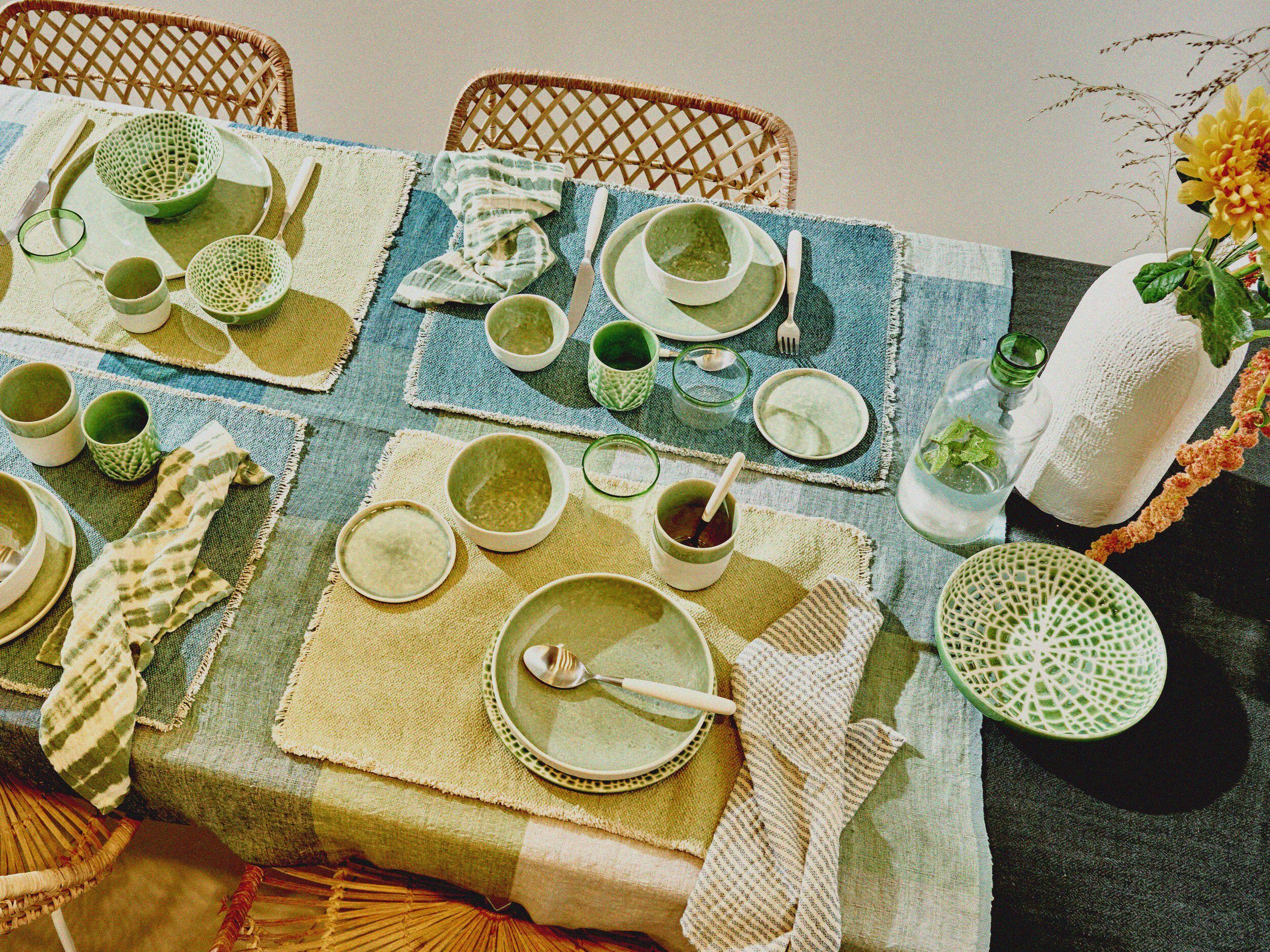 Фарфоровая круглая десертная тарелка POMAX Lotus ARCH-00102619 - Вид №9