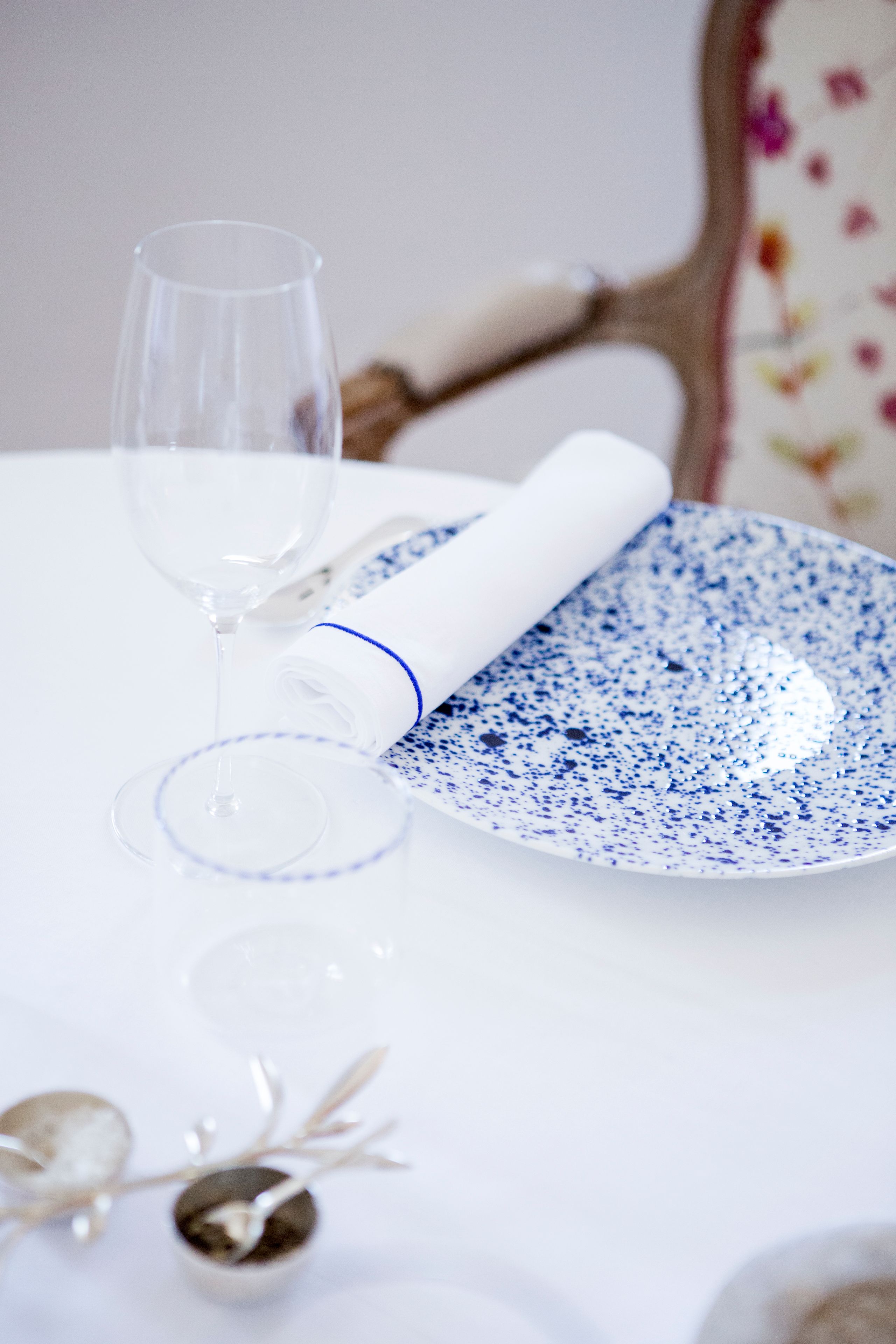 Фарфоровая сервировочная тарелка Non Sans Raison Magma Cobalt ARCH-00009744 - Вид №4