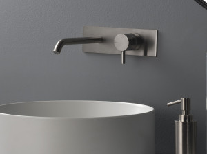 Однорычажный настенный смеситель для раковины с 2 отверстиями