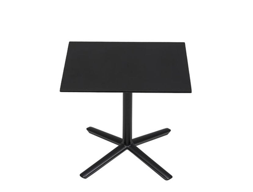 Низкий квадратный журнальный столик из дерева Andreu World QUATTRO OCCASIONAL HPL SQUARE ARCH-00080015