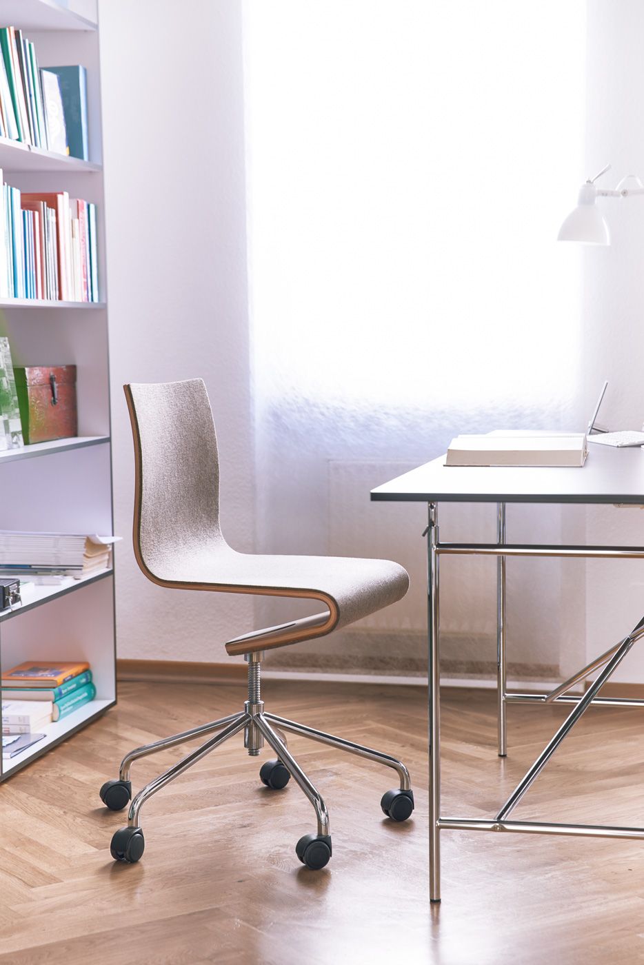 Регулируемое по высоте офисное кресло с колесами Richard Lampert SEESAW ARCH-00070172 - Вид №1