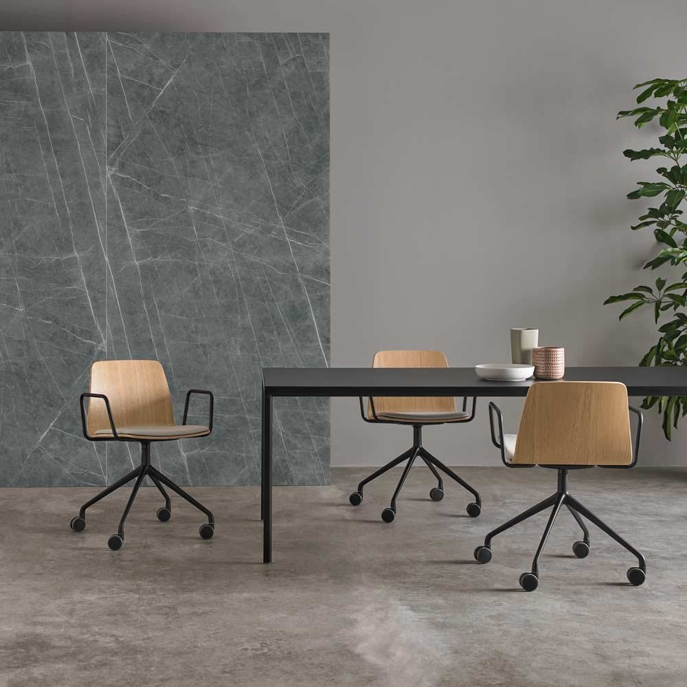 Офисное кресло с регулируемой высотой из дуба с подлокотниками с 5 спицами INCLASS Varya Wood ARCH-00013438 - Вид №2