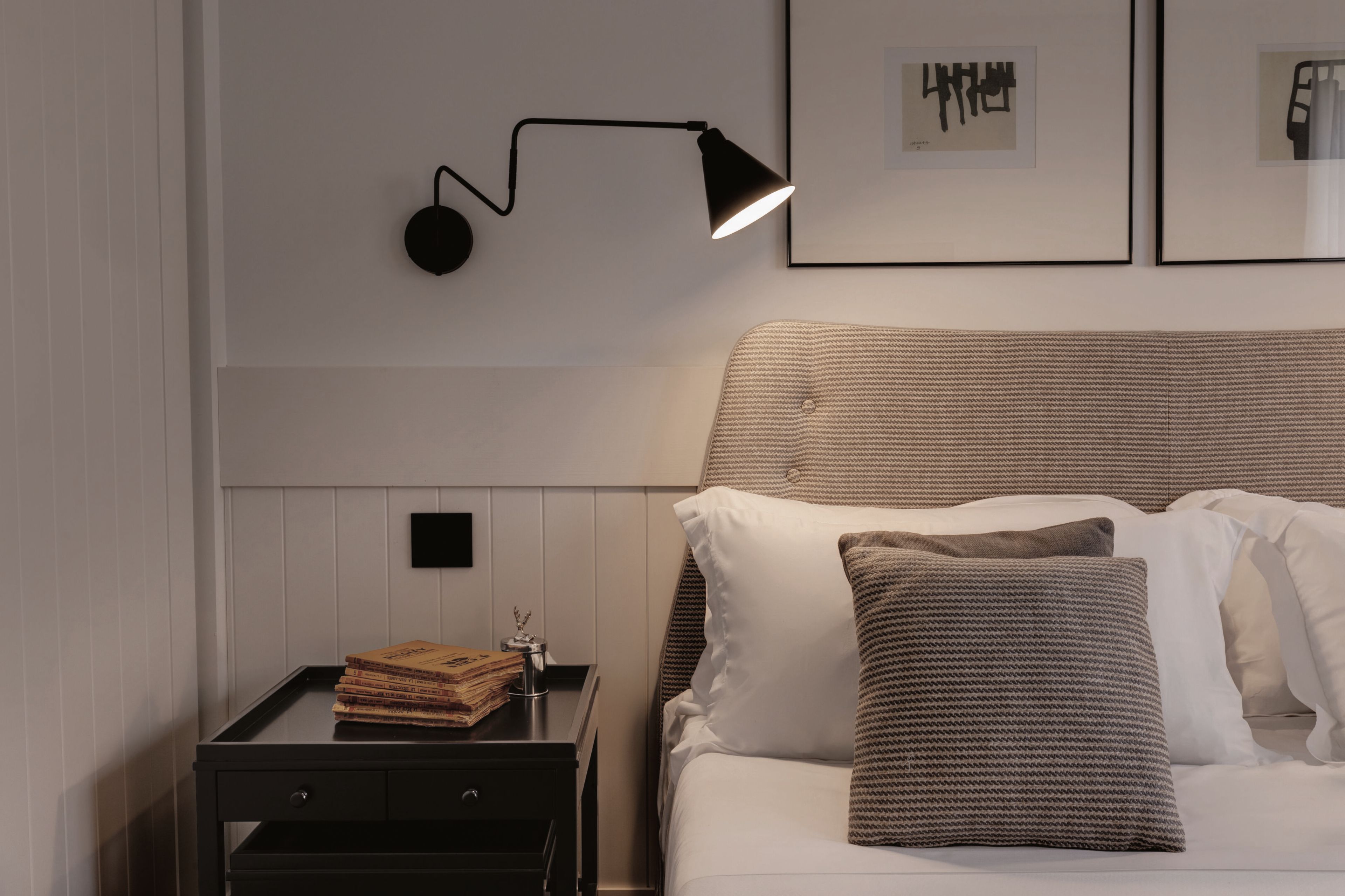 Двуспальная кровать из ткани с мягким изголовьем DOM EDIZIONI коллекция Ривьера ARCH-00118855 - Вид №1