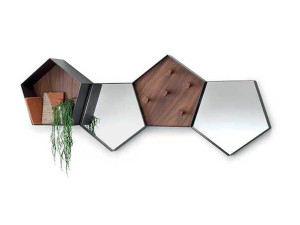 Металлическая настенная вешалка