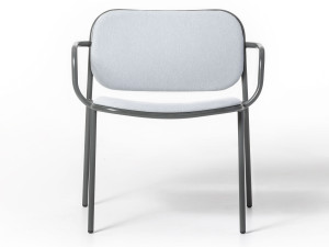 Тканевое кресло с подлокотниками