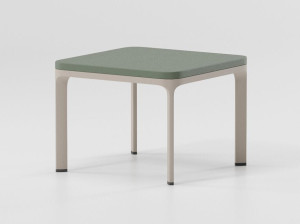 Квадратный низкий садовый столик