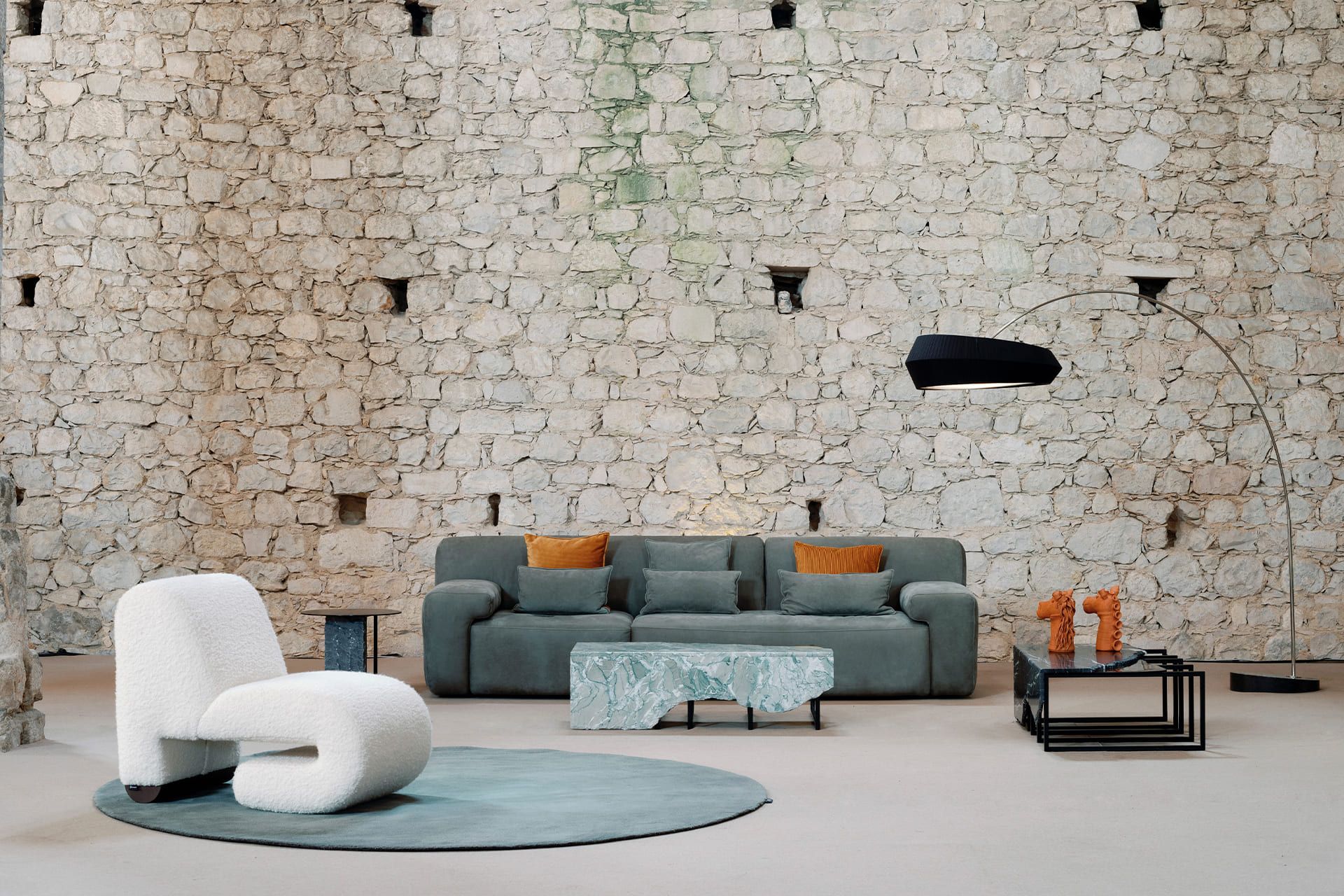 Журнальный столик из черного мрамора Marquina и латуни Greenapple AIRE ARCH-00077236 - Вид №8