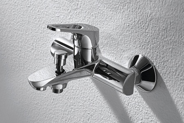 Смеситель для ванны с коротким изливом БЕЗ аксессуаров DROP-D F648162C-01 bravat - Вид №1