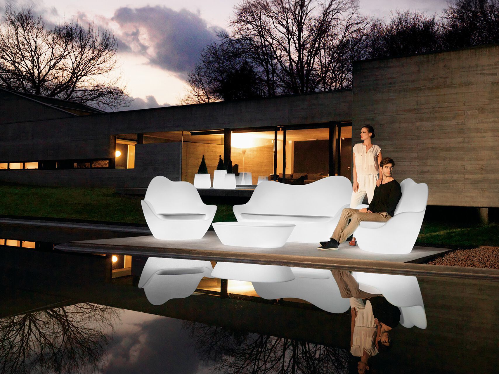 Овальный светящийся садовый стол из полиэтилена Vondom Sabinas ARCH-00028361 - Вид №2