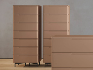 Деревянный комод