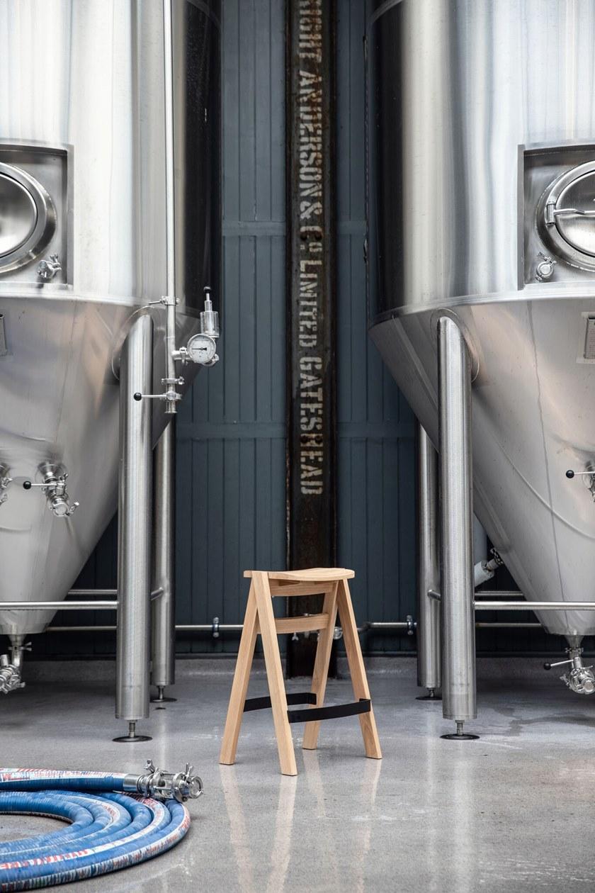 Deadgood Высокий штабелируемый табурет из дуба с подставкой для ног  Lsm - lsh  - Вид №7