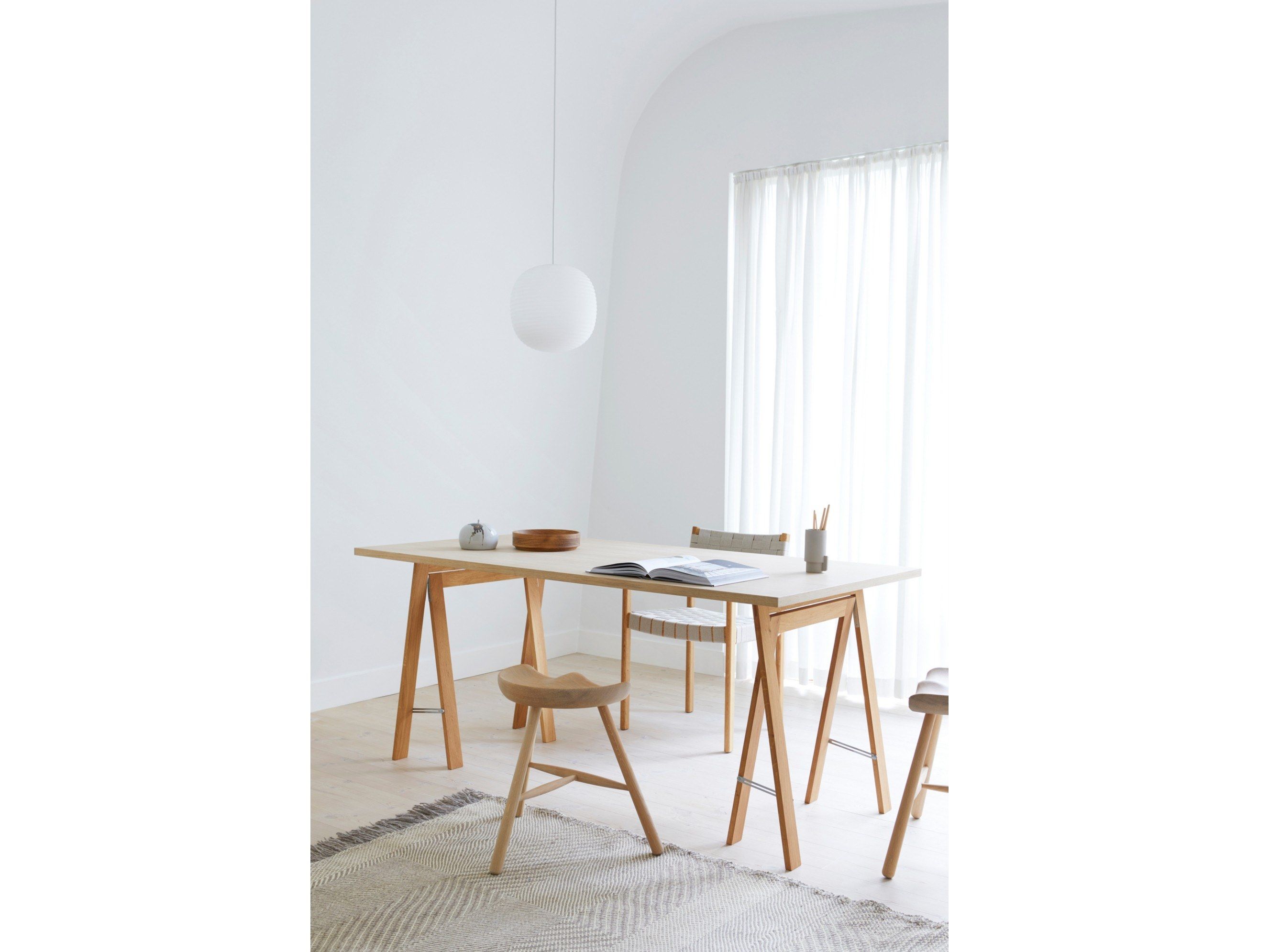 Низкий дубовый табурет с подставкой для ног Form & Refine Shoemaker Chair™ ARCH-00003708 - Вид №4