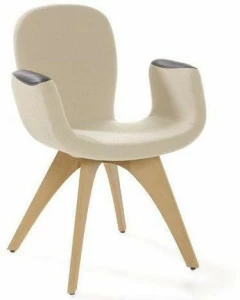 Artifort Мягкое деревянное кресло с подлокотниками Patch