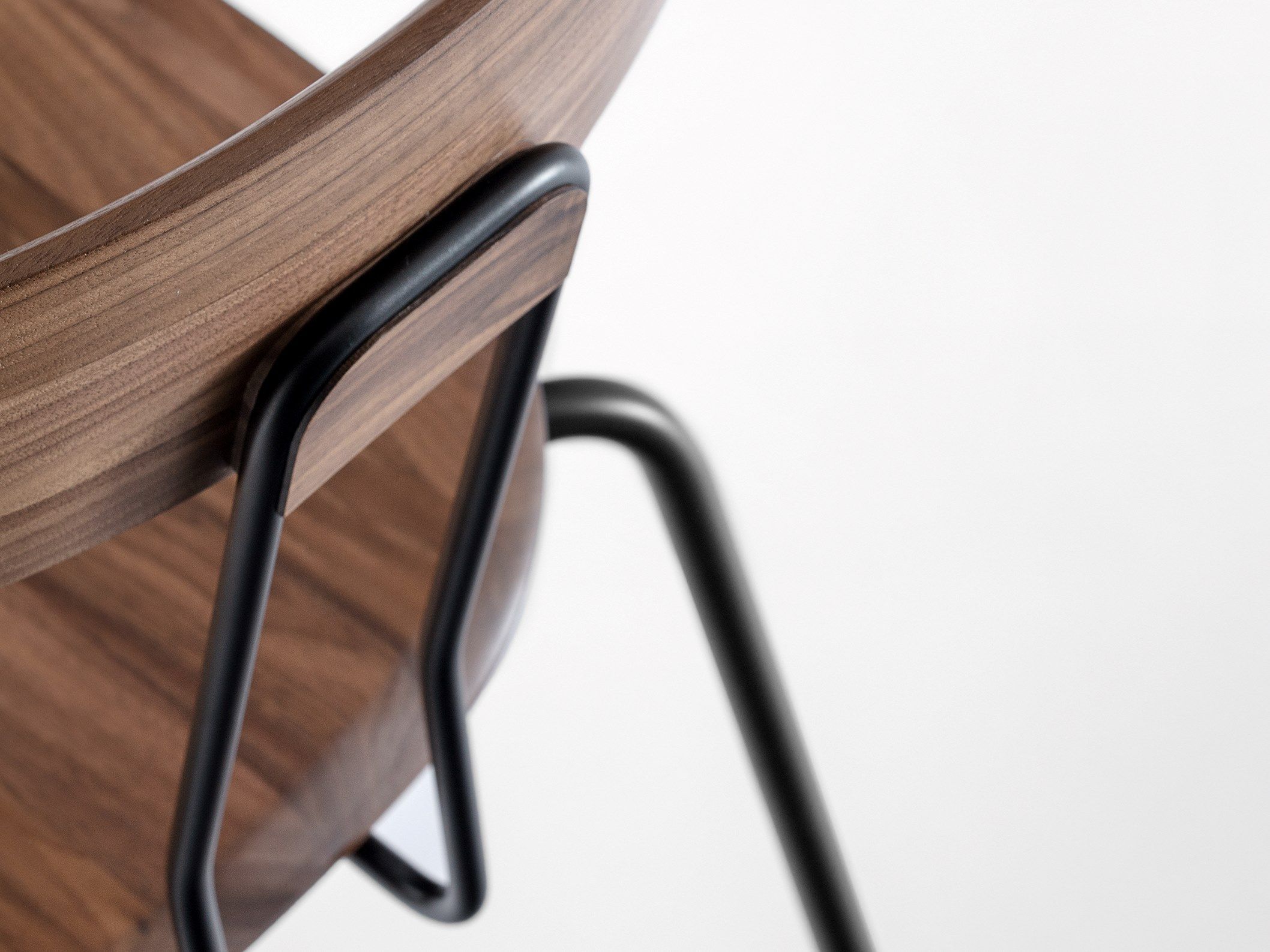 Штабелируемый стул из стали и дерева ZEITRAUM Okito ARCH-00082422 - Вид №12