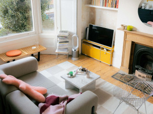 Секционный шкаф для телевизора с металлическим лаком