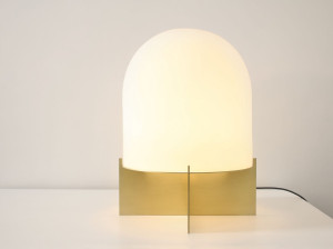 Светодиодная настольная лампа из дутого стекла