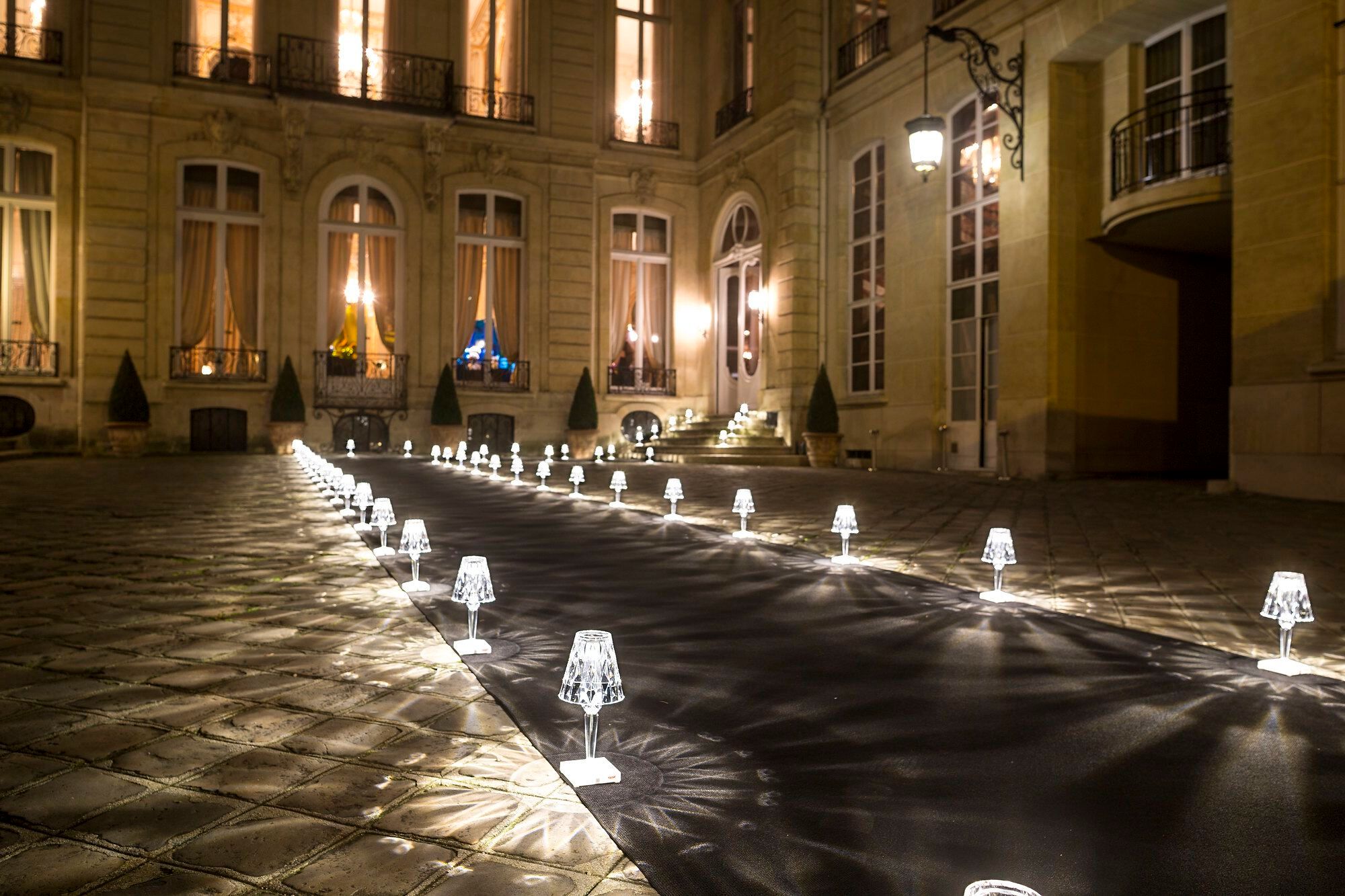 Светодиодная настольная лампа из инженерного пластика с батарейным питанием Kartell BATTERY ARCH-00018992 - Вид №13