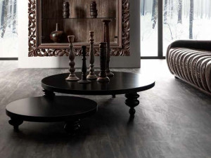 Низкий круглый журнальный столик для гостиной