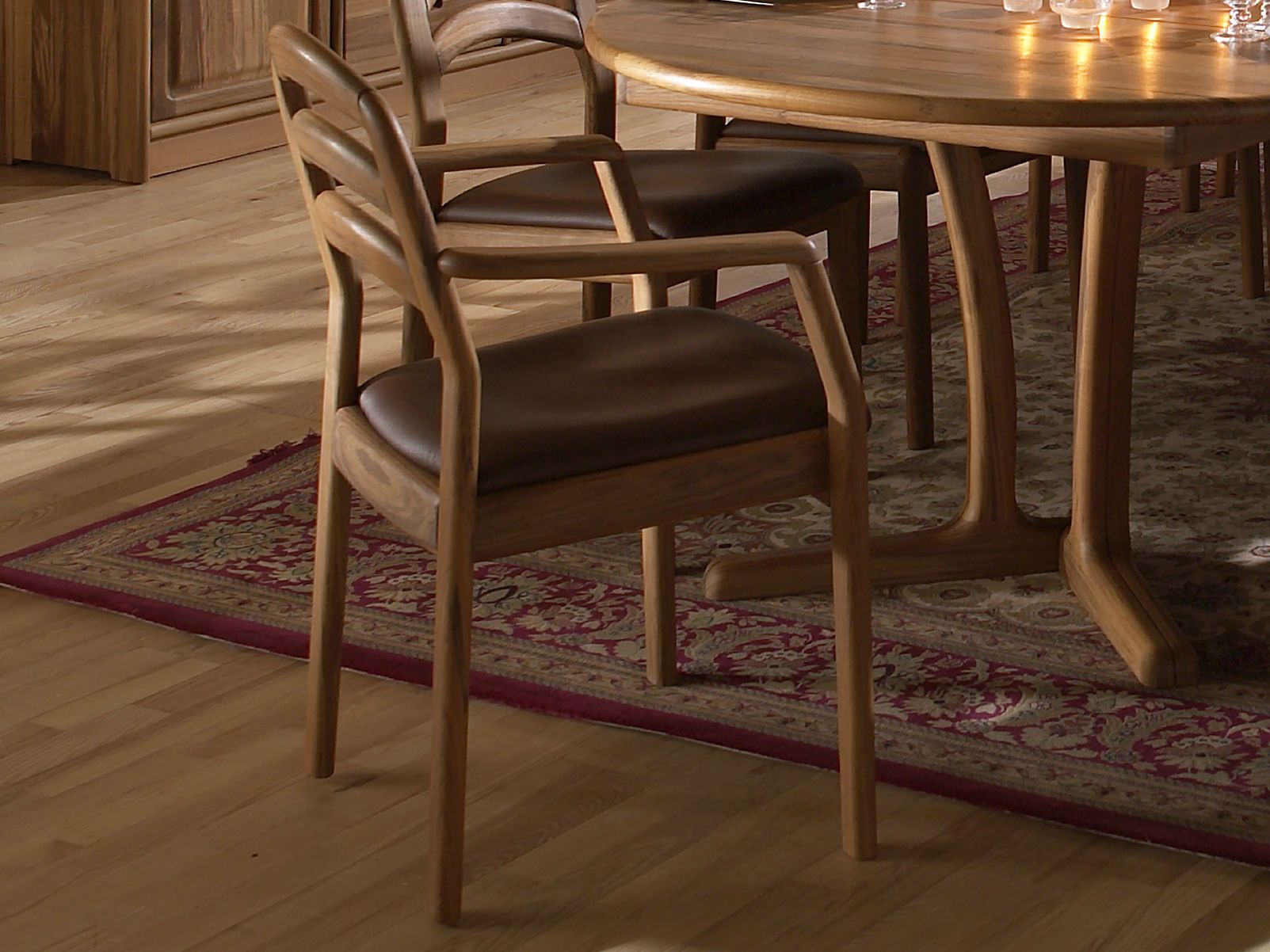 Деревянный стул с подлокотниками Dyrlund 1599A ARCH-00054435