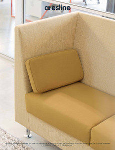 2-местный тканевый диван с высокой спинкой