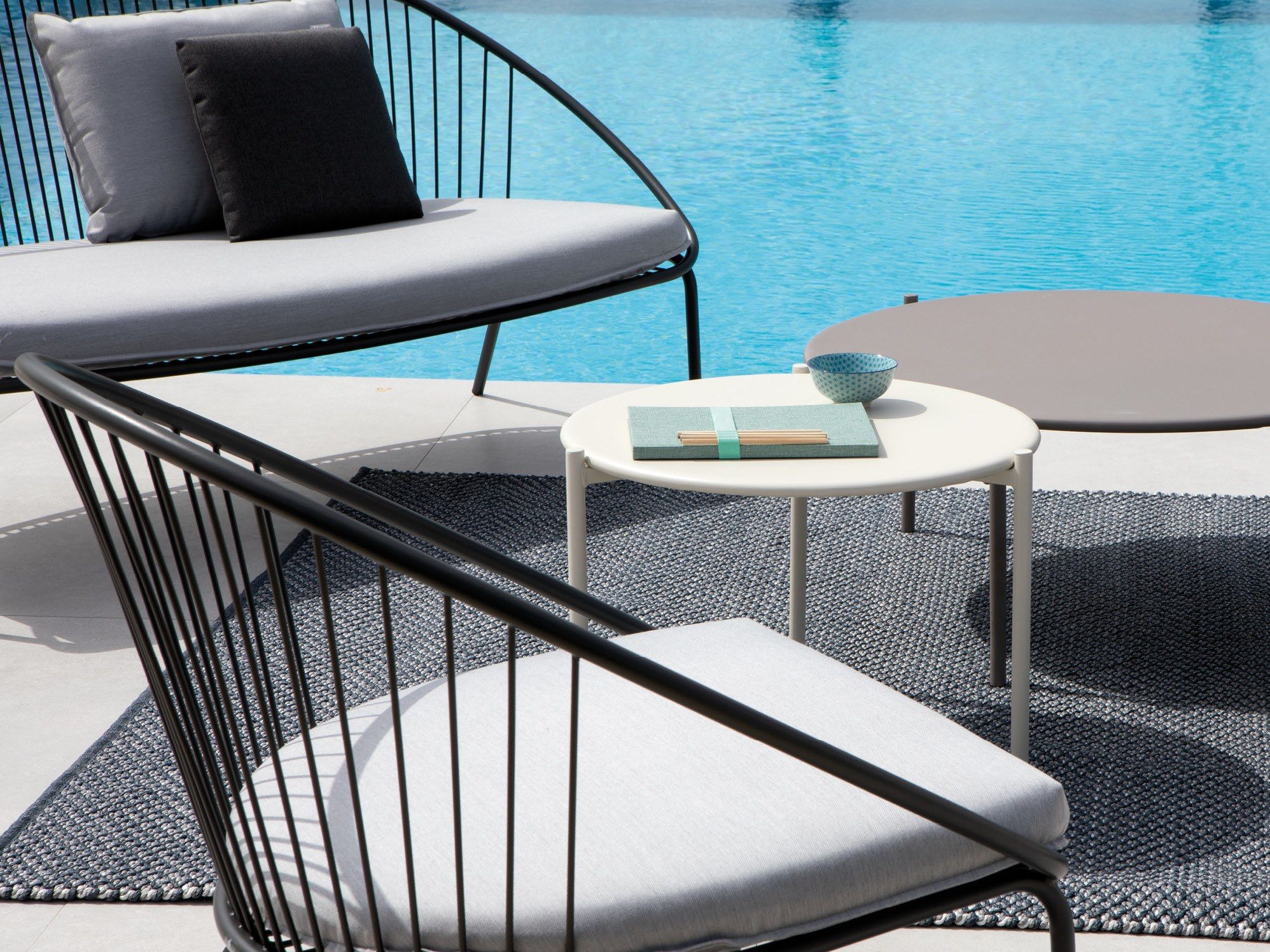 Алюминиевый круглый журнальный столик Vermobil воздух ARCH-00007931