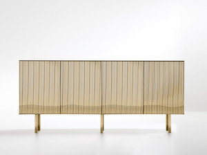 Металлический шкаф с распашными дверями