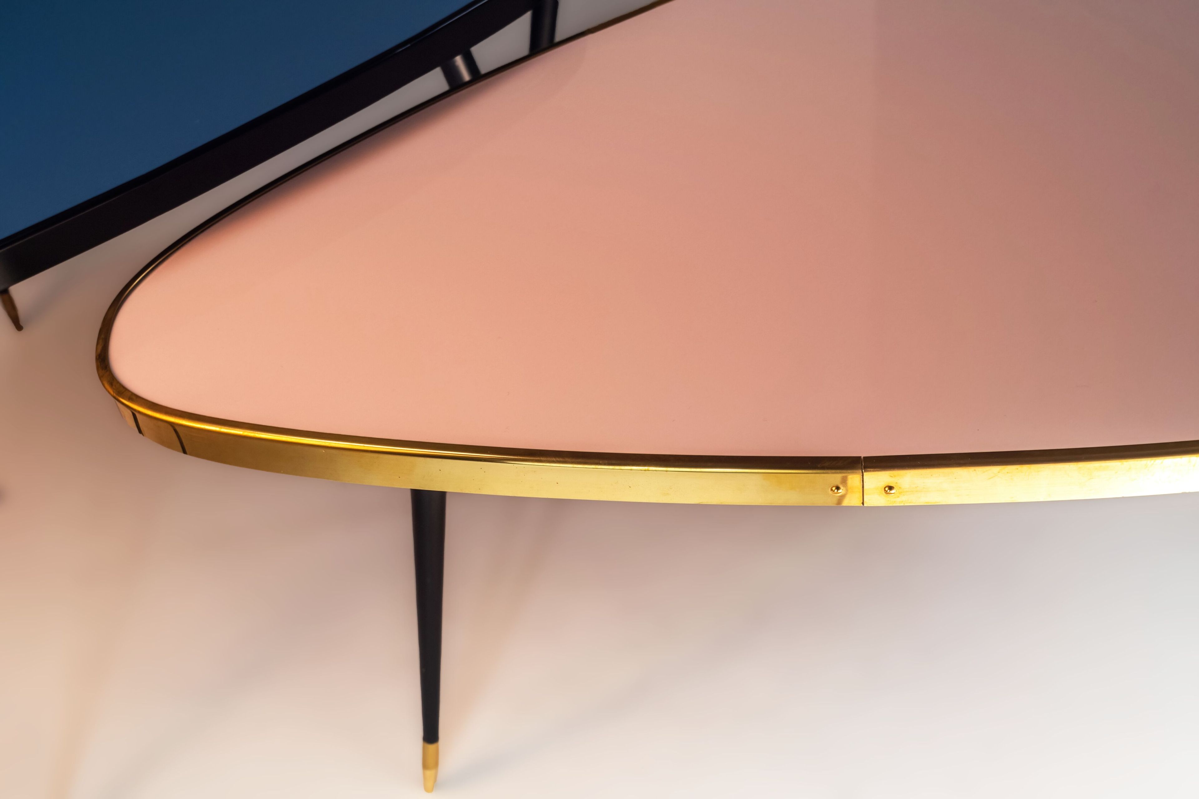 Журнальный столик из ламинированного стекла с полированным латунным профилем Jover+Valls Antique Boutique-Twist ARCH-00039988 - Вид №24