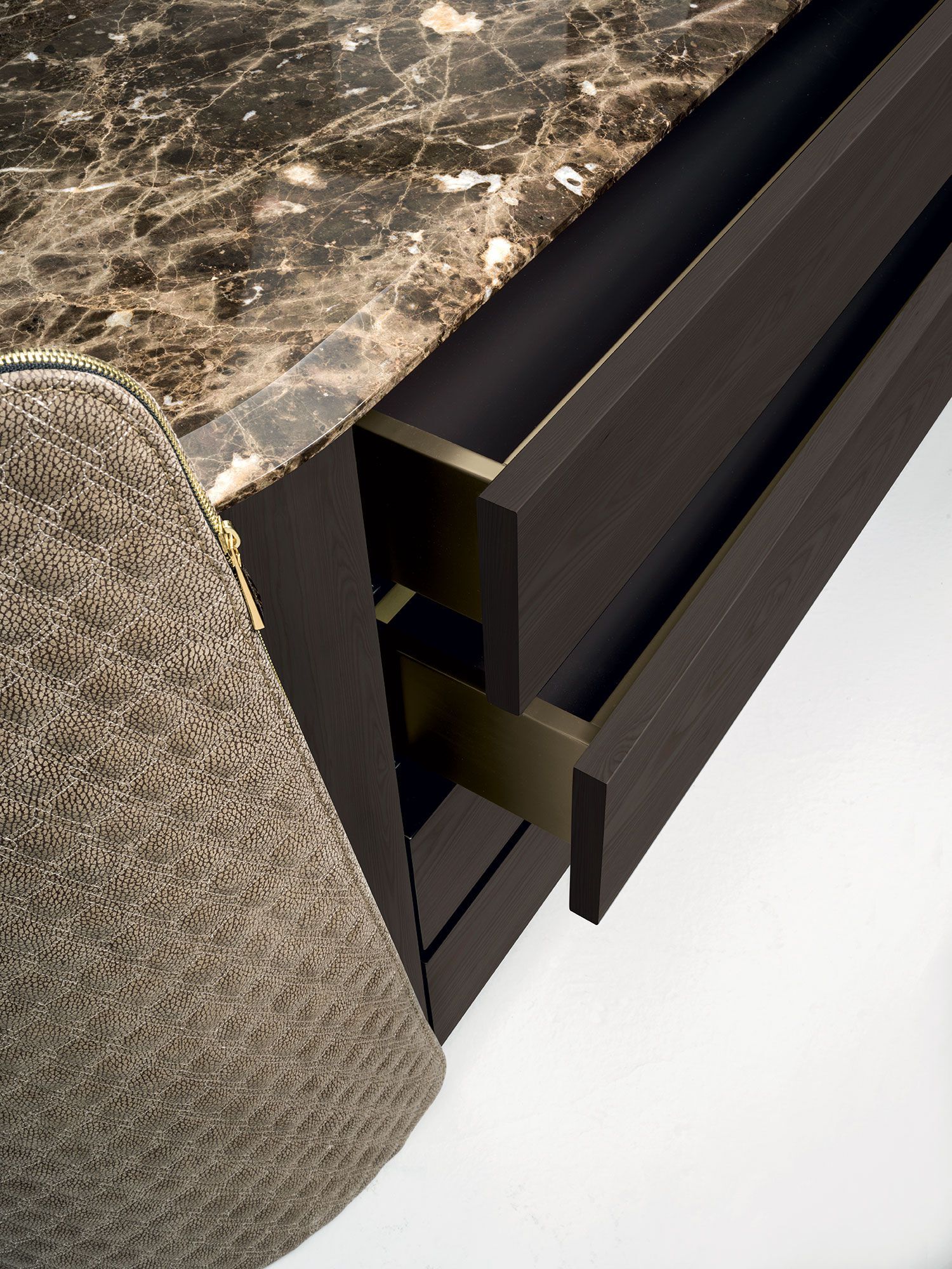 Деревянный комод с стеганым покрытием Vittoria Frigerio Contarini ARCH-00067053 - Вид №1