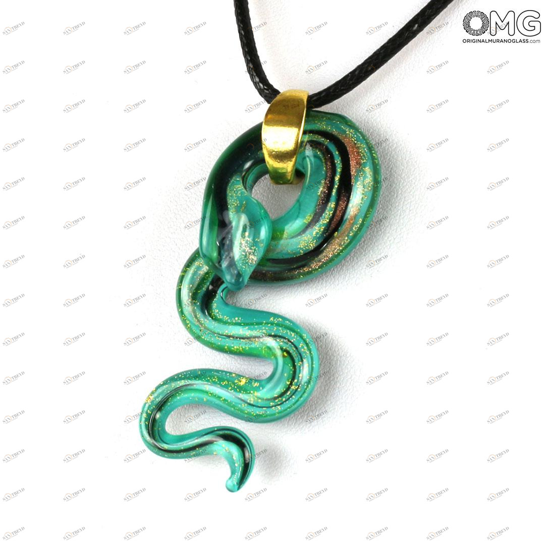 4263 ORIGINALMURANOGLASS Зелёная подвеска Змея из муранского стекла с авантюрином - OMG 57 см 