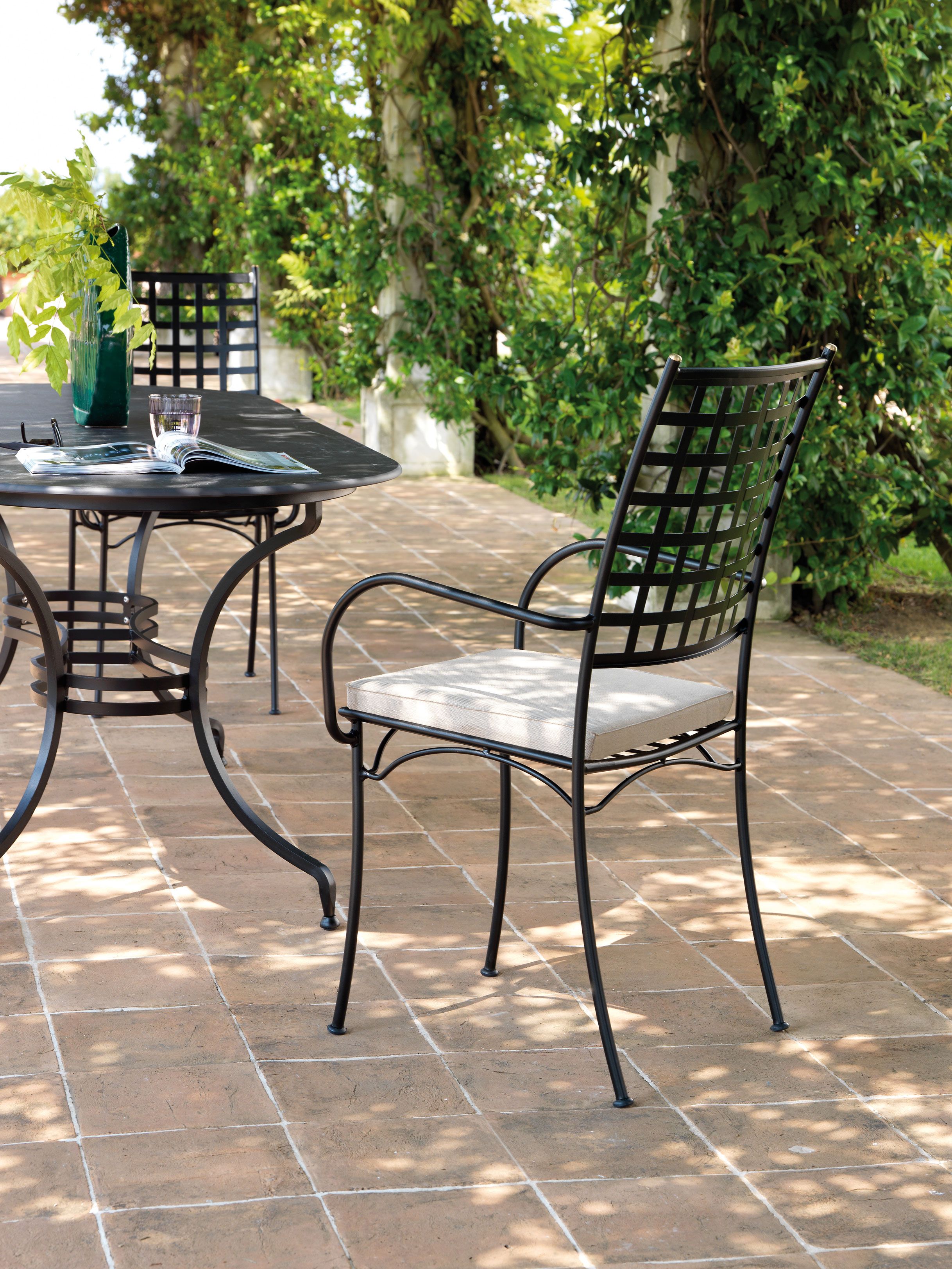 Металлический штабелируемый садовый стул с подлокотниками Vermobil ARCH-00086577 - Вид №4