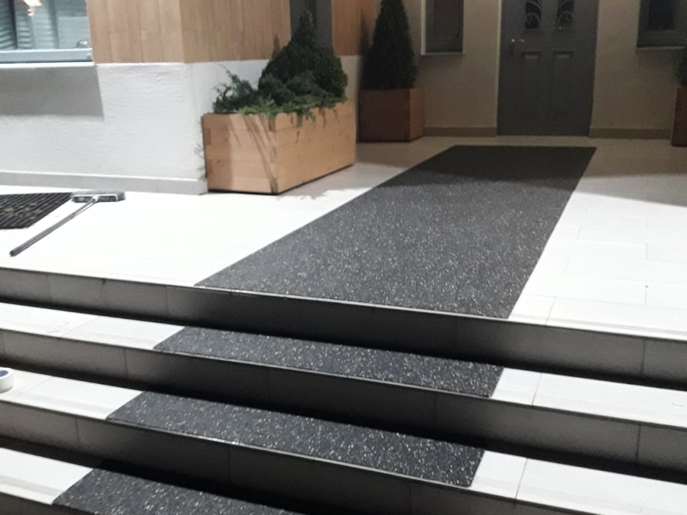 9.3.4AS.Bg Противоскользящие накладки на ступени Alegria step и Alegria step waterproof  - Вид №5