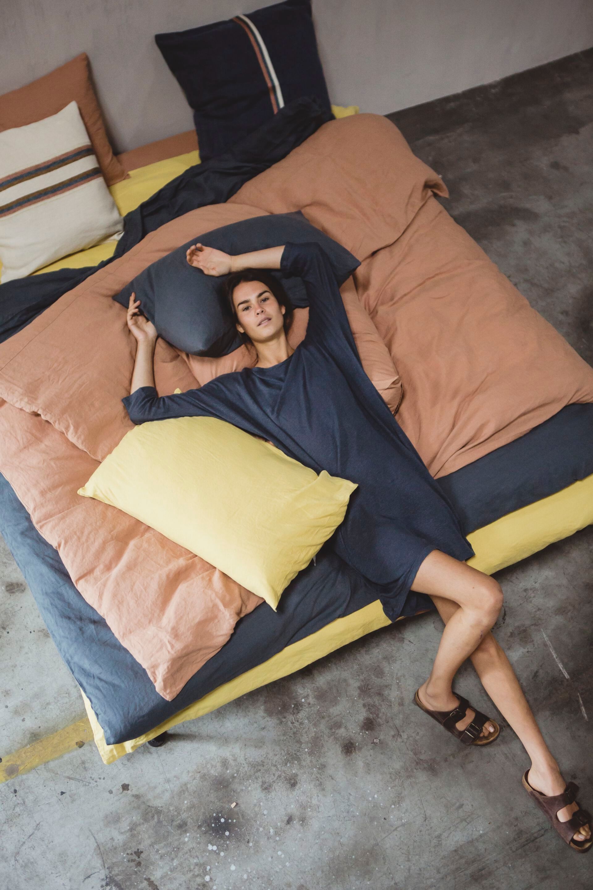 Льняная однотонная квадратная подушка Libeco Home Madison ARCH-00035316 - Вид №7