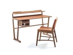 Письменный стол из массива дерева