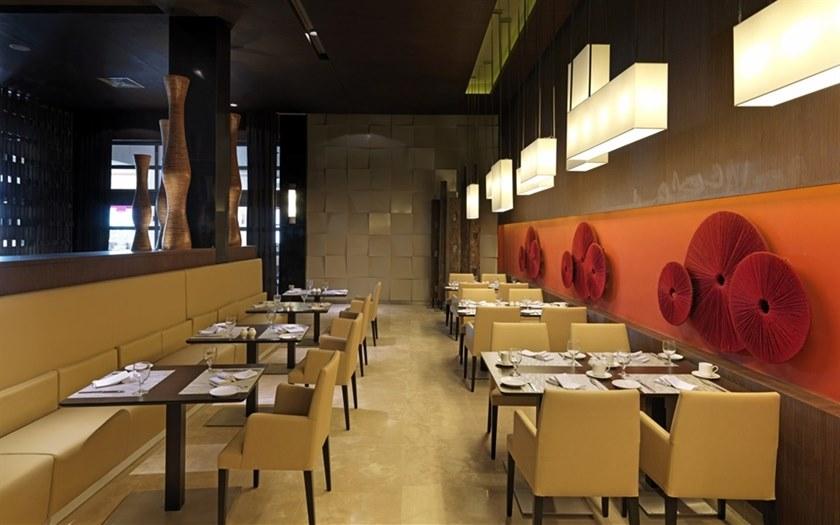 Andreu World Стул с обивкой и подлокотниками Anna So1406 - Вид №2