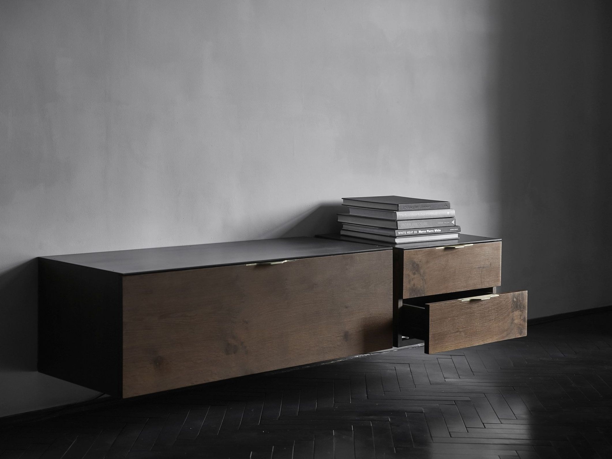 Шкаф из дуба с откидными дверями District Eight Drift ARCH-00058575 - Вид №2