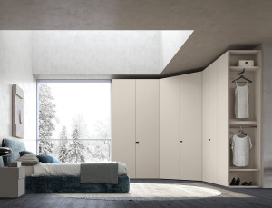 Деревянный угловой шкаф